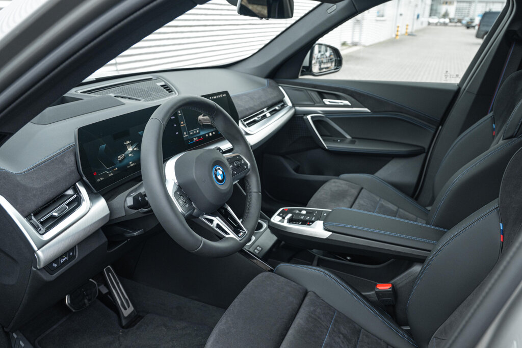 BMW iX1 31