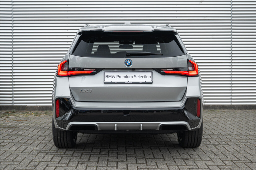 BMW iX1 35