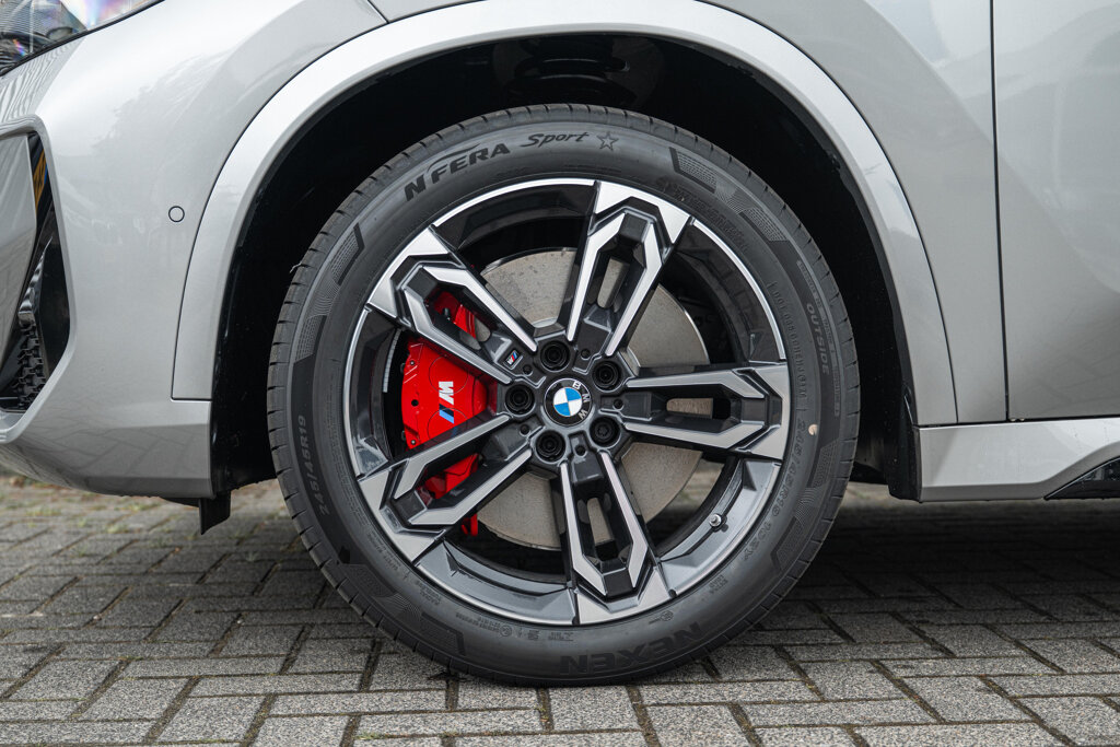 BMW iX1 38