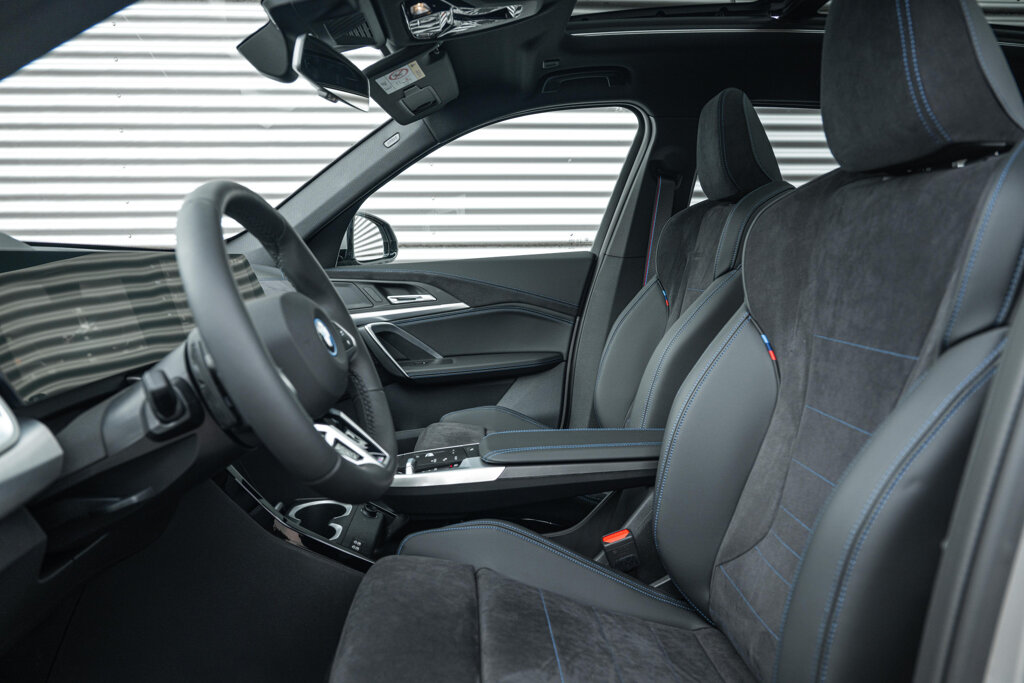 BMW iX1 39