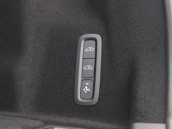 Luchtvering voor en achter met FOUR-C settings Luchtvering voor en achter met FOUR-C settings