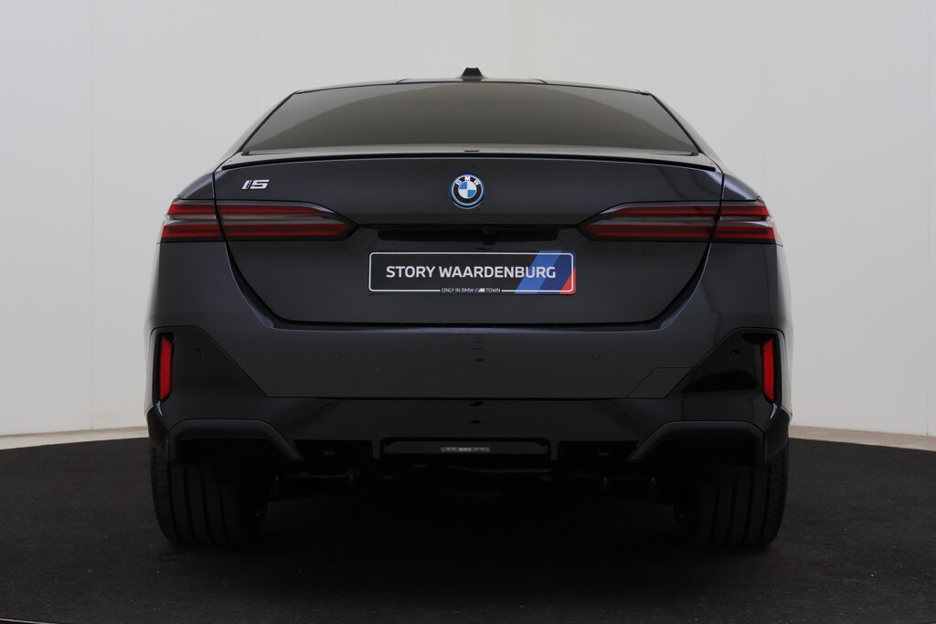 BMW i5 5