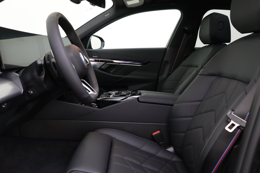 BMW i5 12