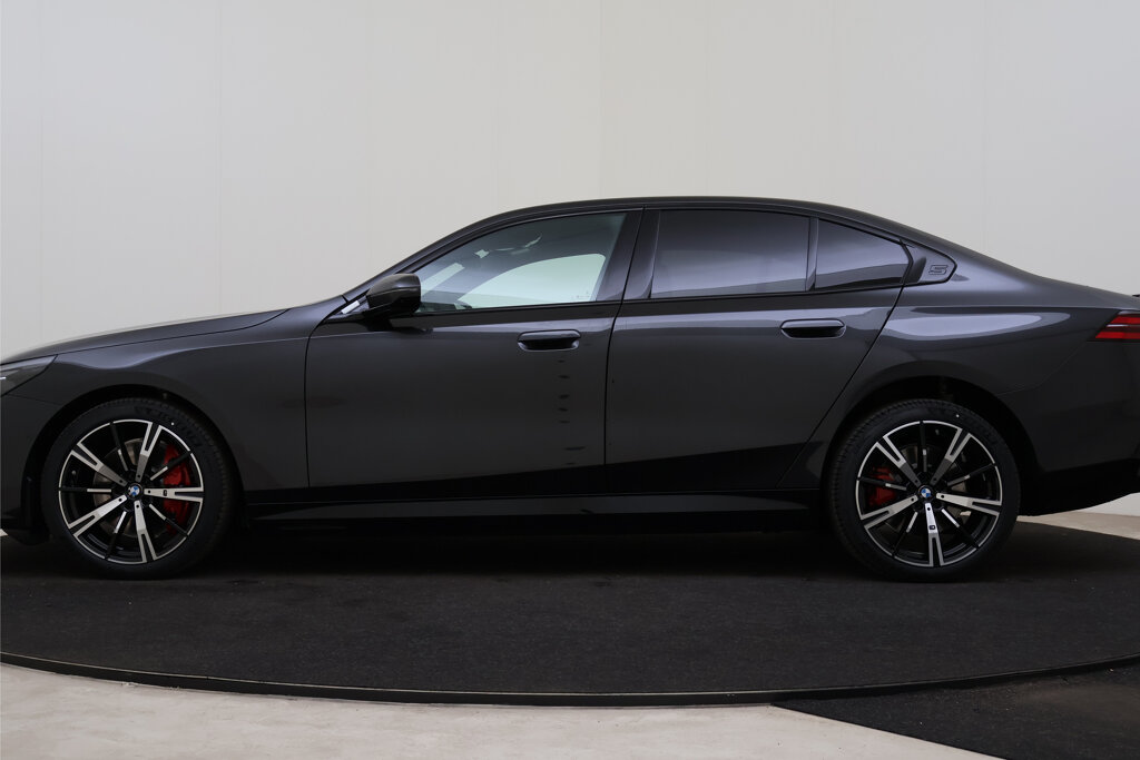 BMW i5 14