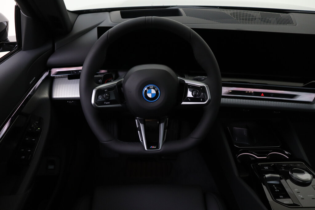 BMW i5 25