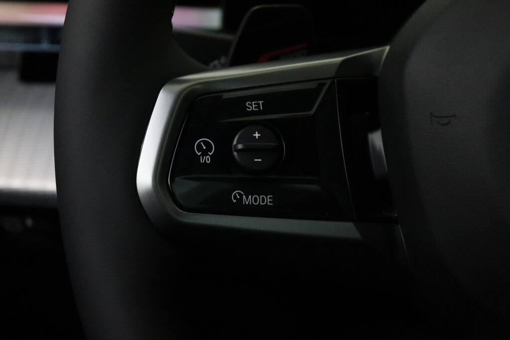 BMW i5 26