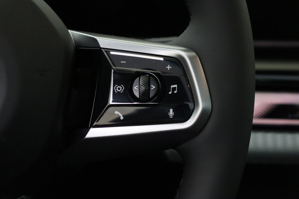 BMW i5 27
