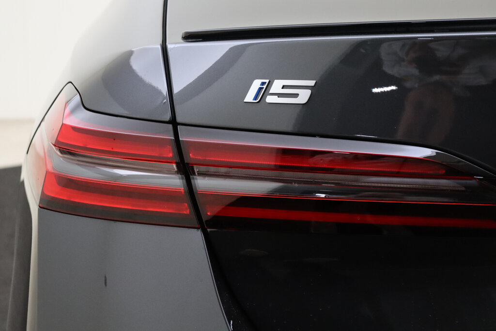 BMW i5 47