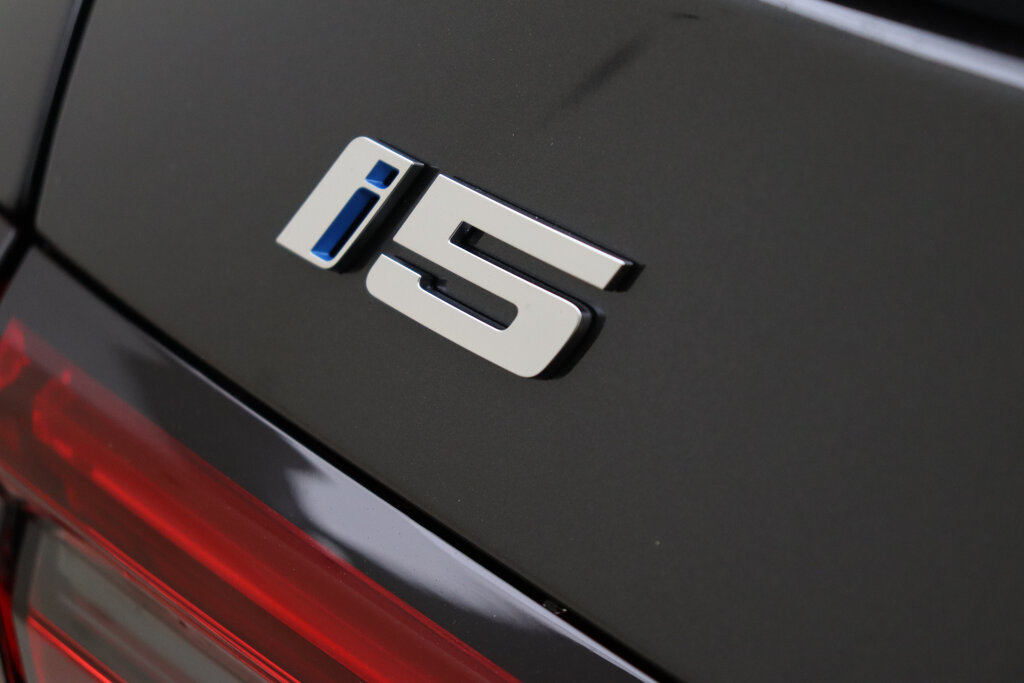 BMW i5 48