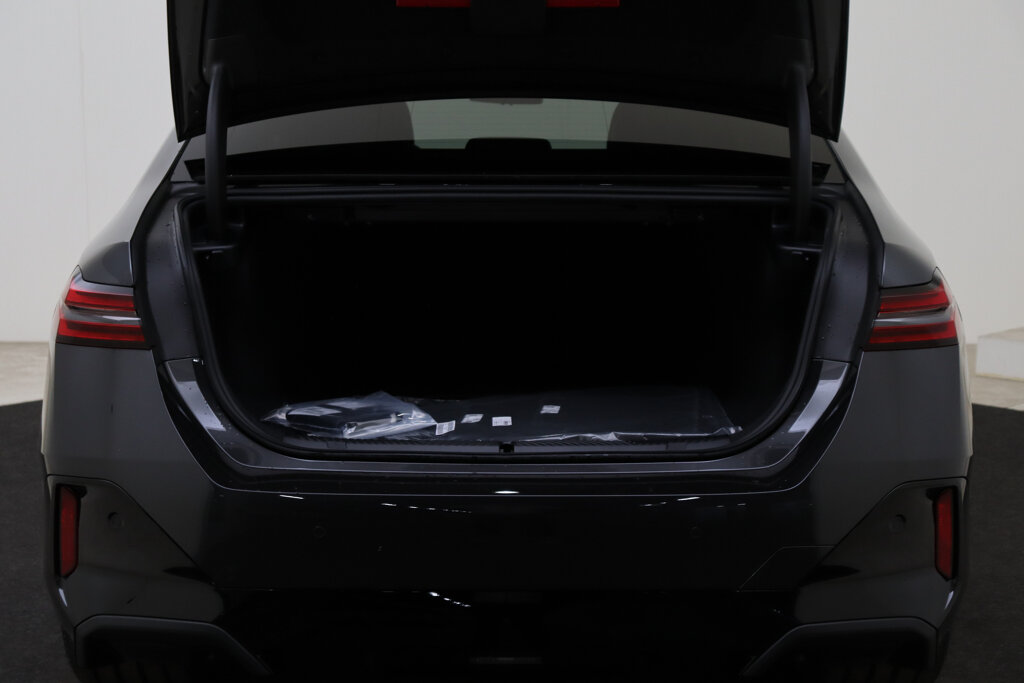 BMW i5 56