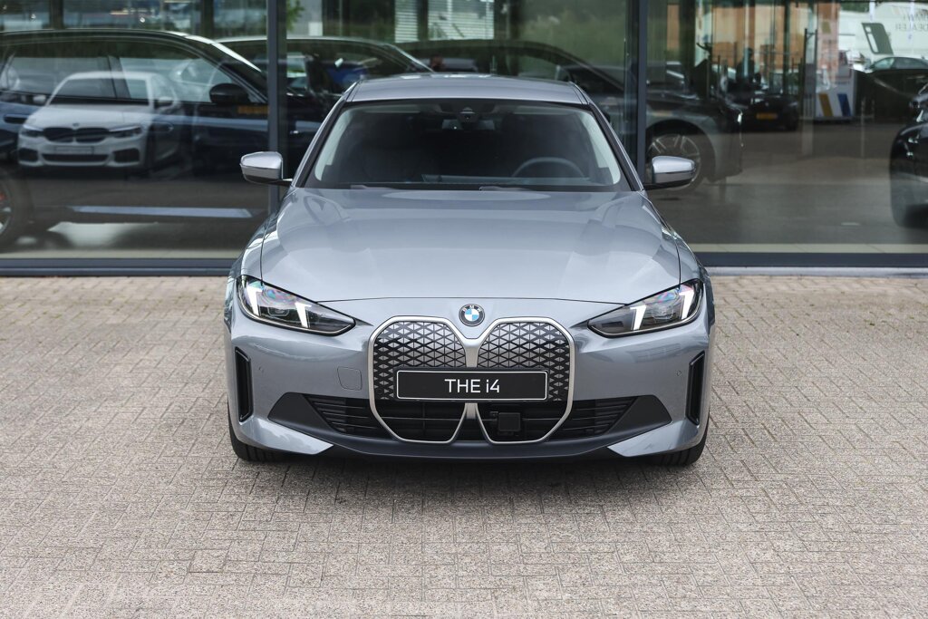 BMW i4 5