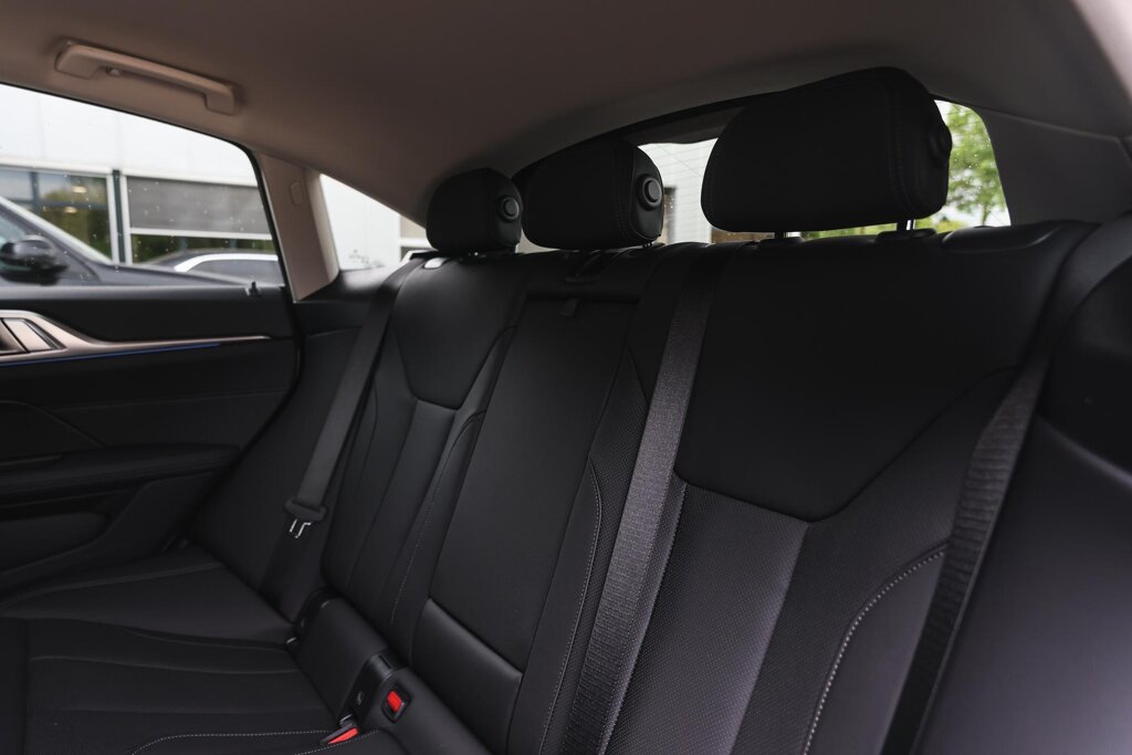 BMW i4 10