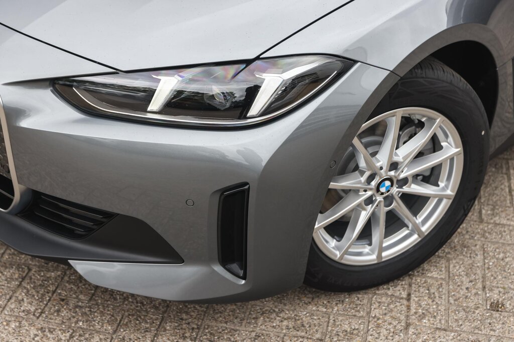 BMW i4 24