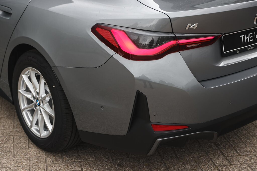 BMW i4 26