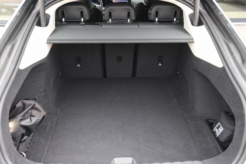 BMW i4 27