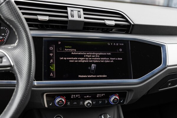 Apple Carplay/Android Auto Apple Carplay/Android Auto