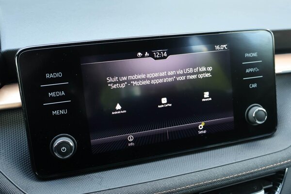 Apple Carplay/Android Auto Apple Carplay/Android Auto