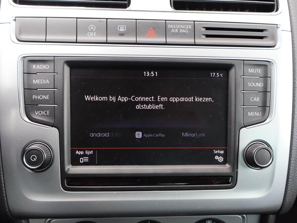 Apple Carplay/Android Auto Apple Carplay/Android Auto