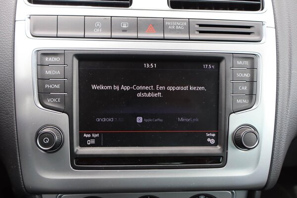 Apple Carplay/Android Auto Apple Carplay/Android Auto