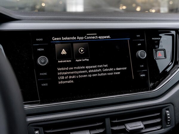 Apple Carplay/Android Auto Apple Carplay/Android Auto