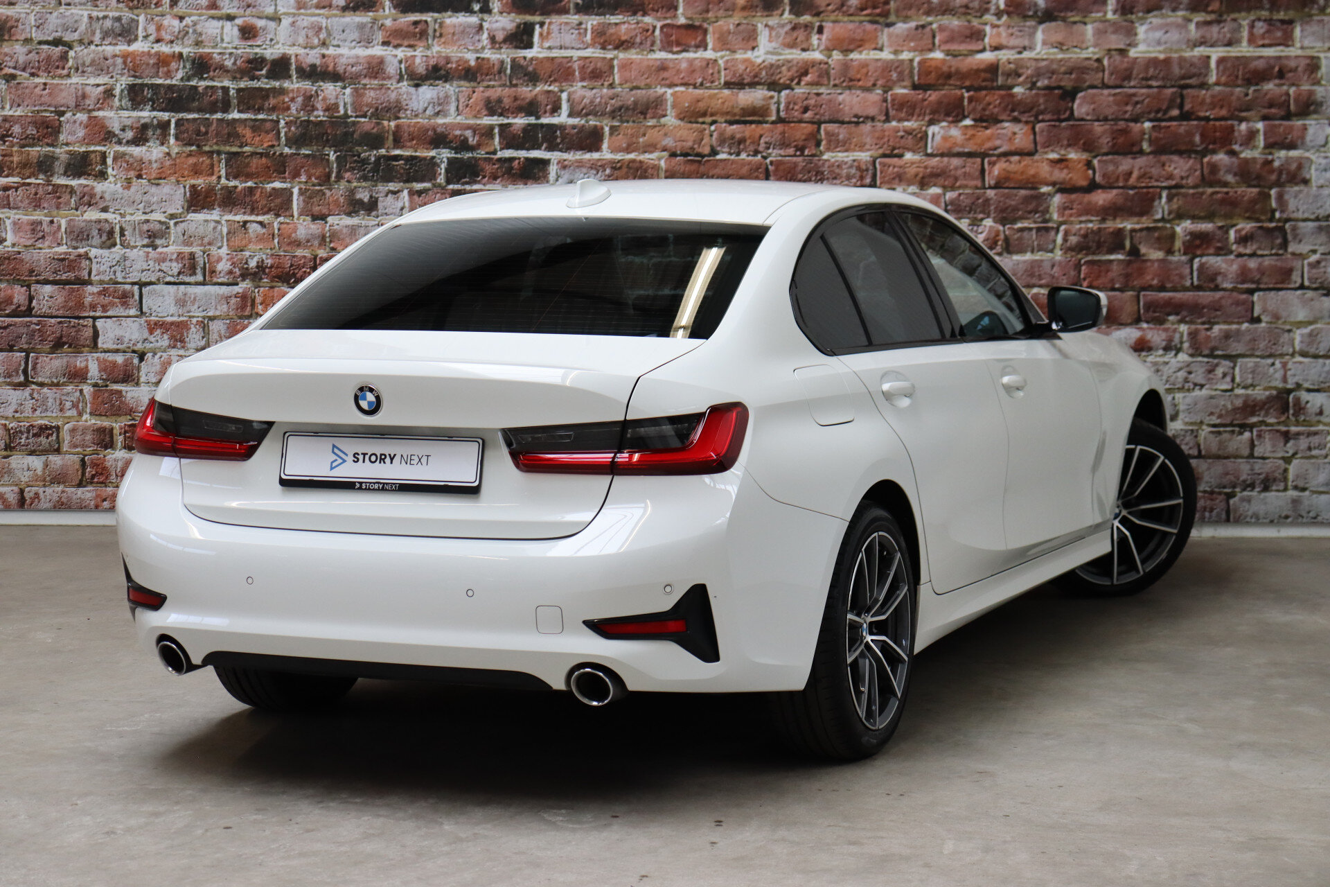 BMW 3 Serie Sedan 318i Executive Sport Line Automaat - Afbeelding 4