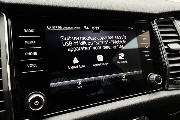 Apple Carplay/Android Auto Apple Carplay/Android Auto