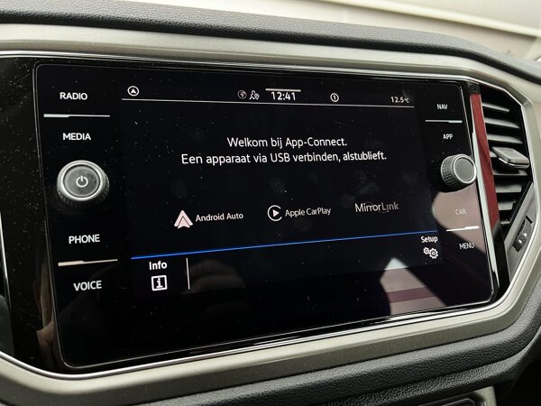 Apple Carplay/Android Auto Apple Carplay/Android Auto