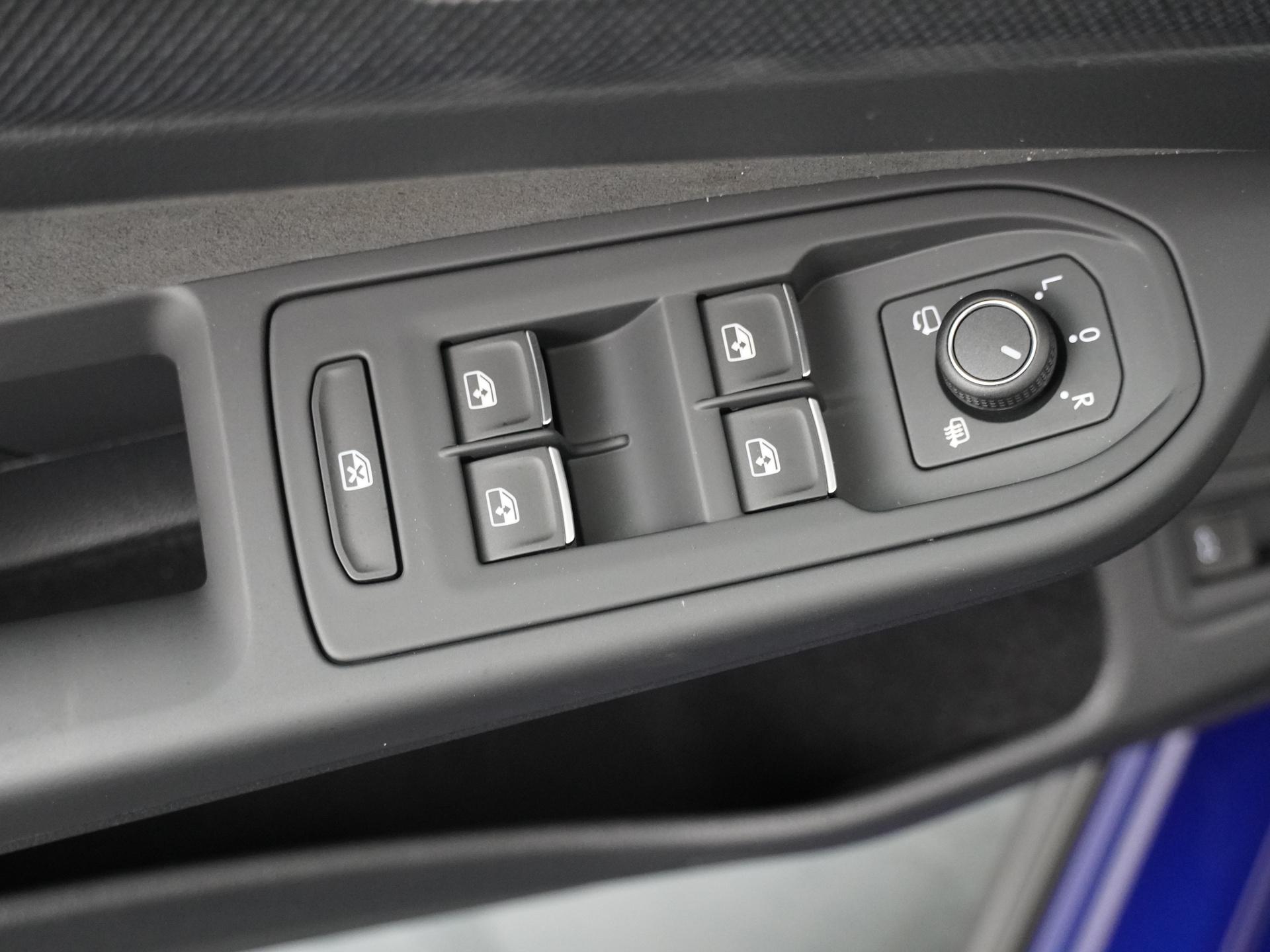 Volkswagen Golf Variant R-Line-Edition 1.5 eTSI 85 kW / 116 pk Variant 7 v - Afbeelding 4
