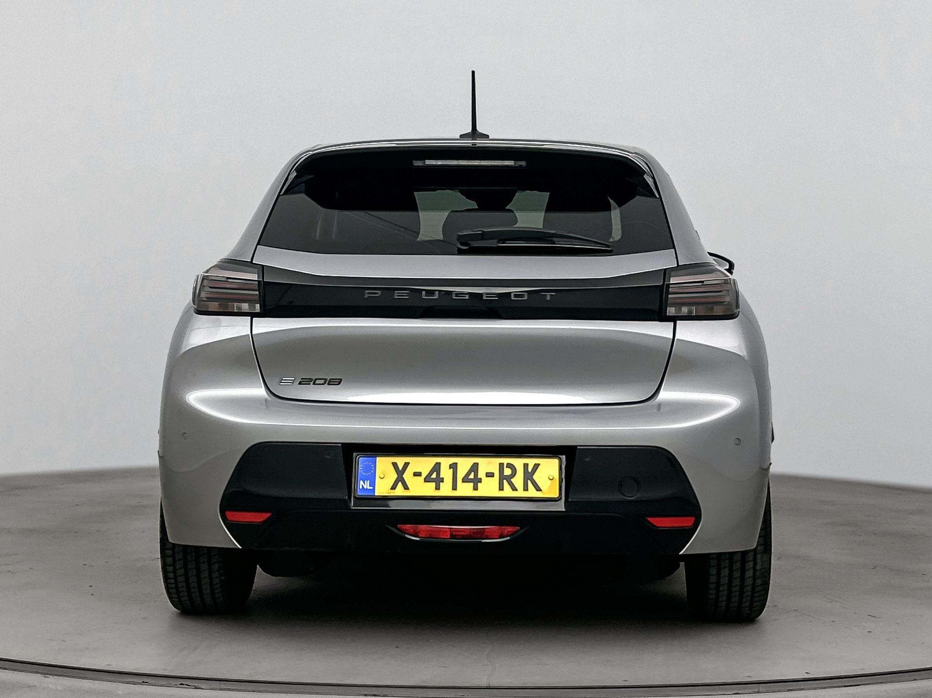 Peugeot e-208