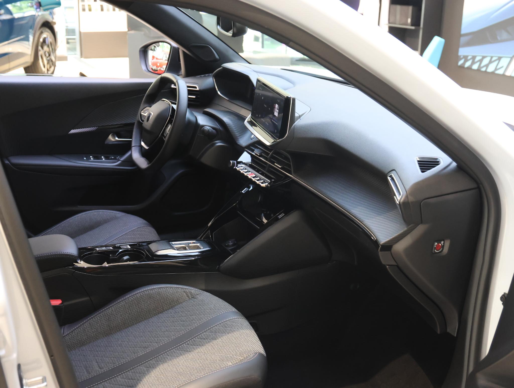 Peugeot e-2008 SUV EV Allure Avantage 54 kWh 156pk - Afbeelding 5