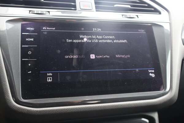 Apple CarPlay/Android Auto Apple CarPlay/Android Auto