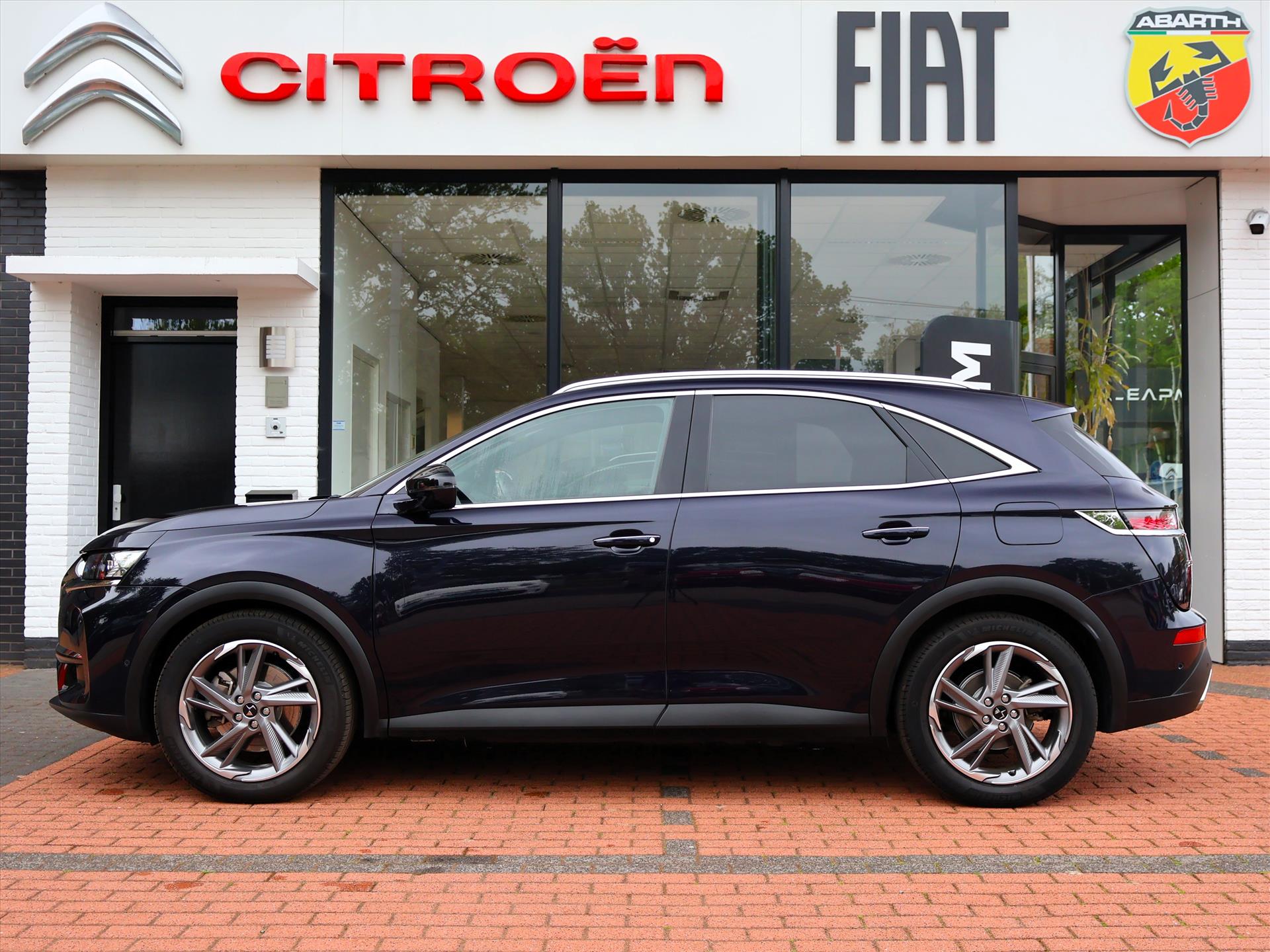 DS DS 7 Crossback E-TENSE Plug-in hybride 300PK e-EAT8 Aut. 4x4 Rivoli, Rijklaarprijs | Panoramadak | Leder | Navigatie | Adaptieve Cruise - Afbeelding 3