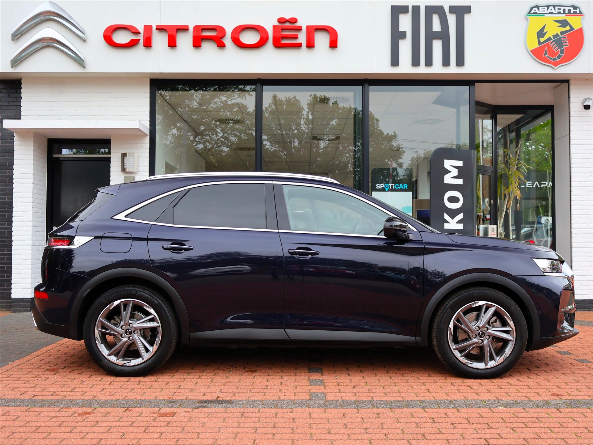DS DS 7 Crossback E-TENSE Plug-in hybride 300PK e-EAT8 Aut. 4x4 Rivoli, Rijklaarprijs | Panoramadak | Leder | Navigatie | Adaptieve Cruise - Afbeelding 4