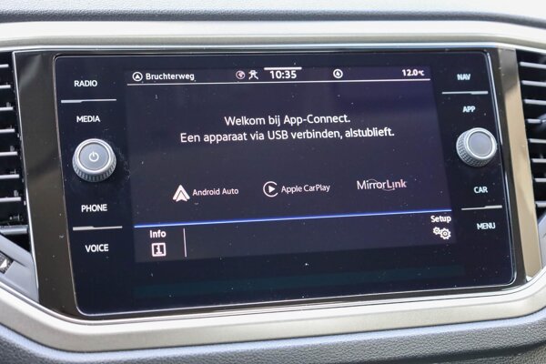 Apple Carplay/Android Auto Apple Carplay/Android Auto