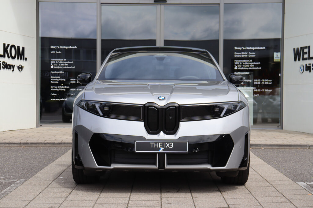 BMW iX3 2