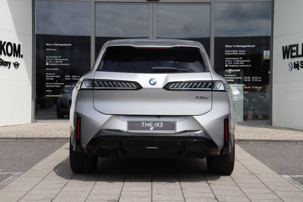 BMW iX3 6