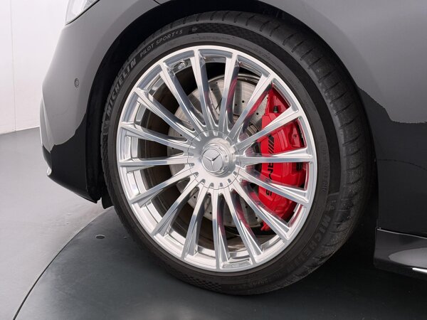 21" kruisspaakse lichtmetalen AMG-velgen 21" kruisspaakse lichtmetalen AMG-velgen