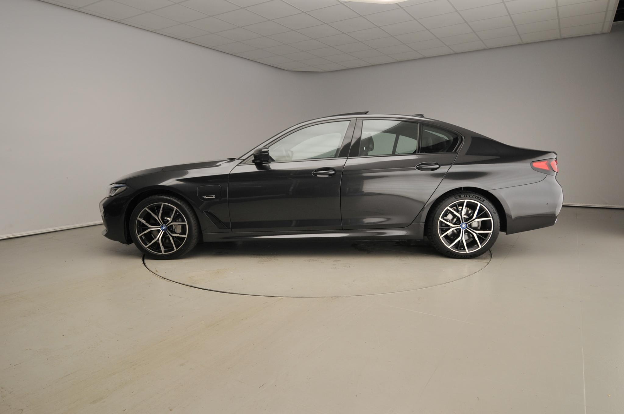 BMW 5 Serie Sedan 530e - Afbeelding 2
