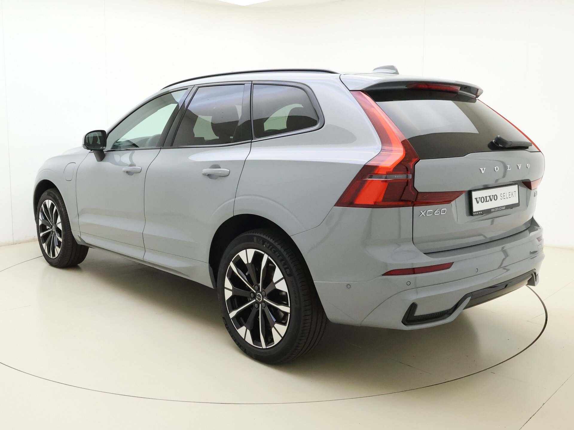 Volvo XC60 T6 Plug-in AWD Plus Dark - Afbeelding 3