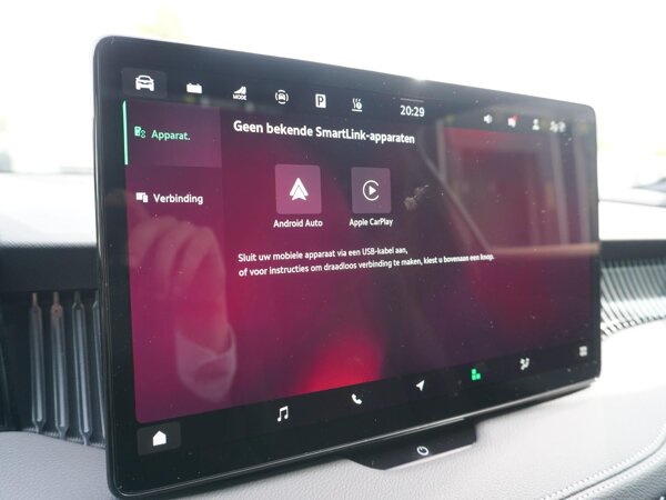 Apple Carplay/Android Auto Apple Carplay/Android Auto