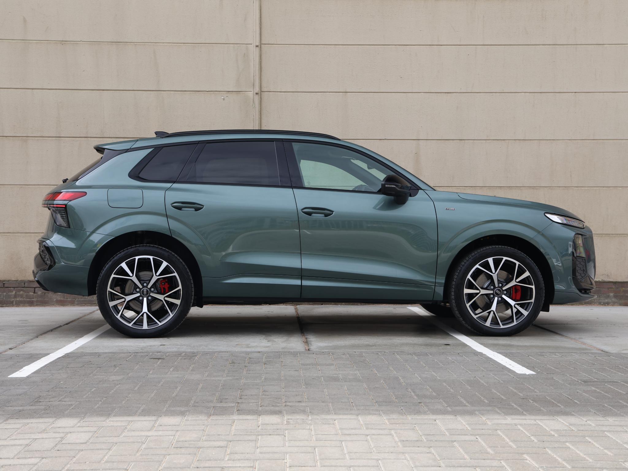 Audi Q3 S edition e-hybrid 200 kW/272 PK - Afbeelding 2