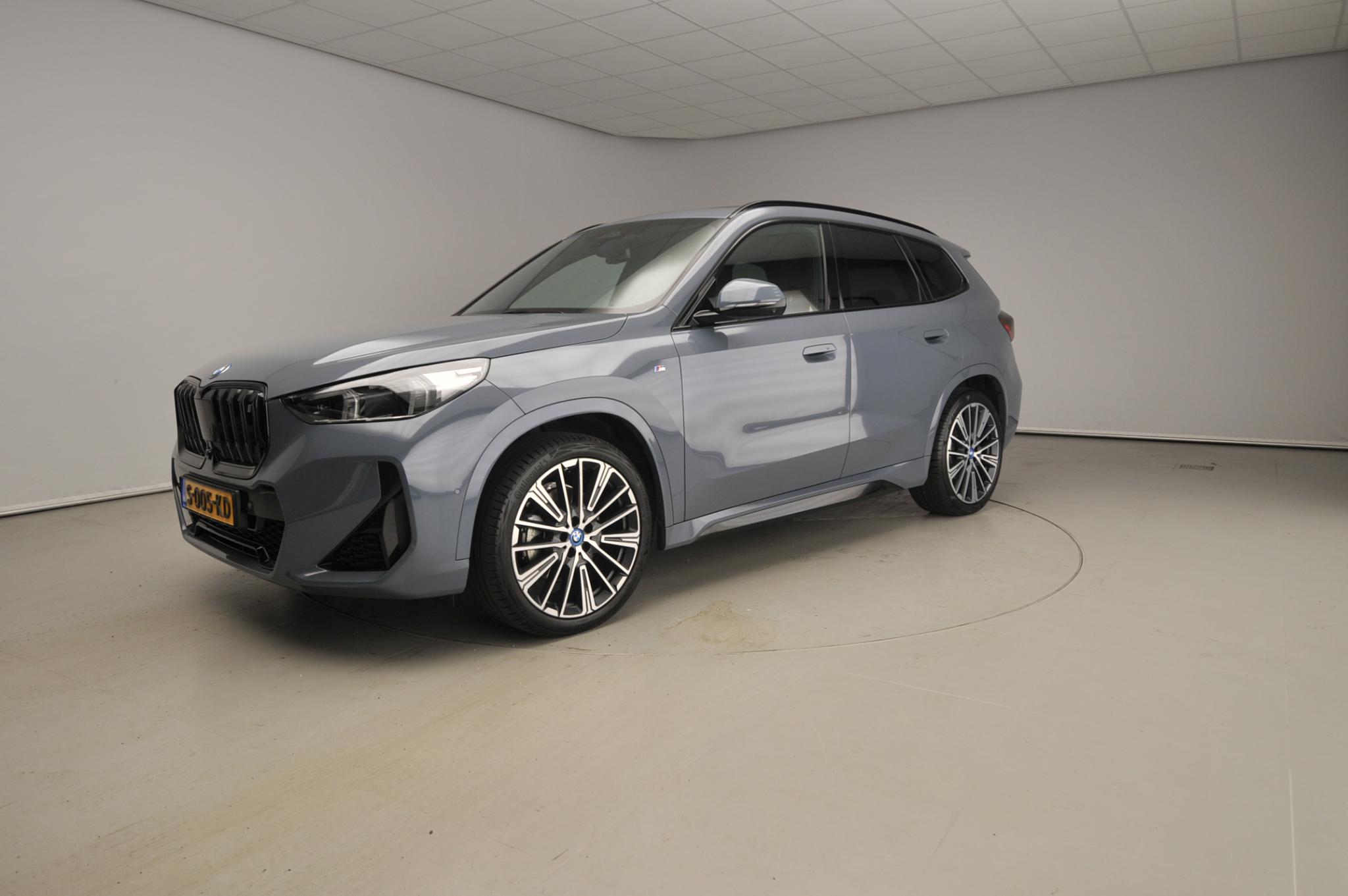 BMW iX1 xDrive30 - Afbeelding 1