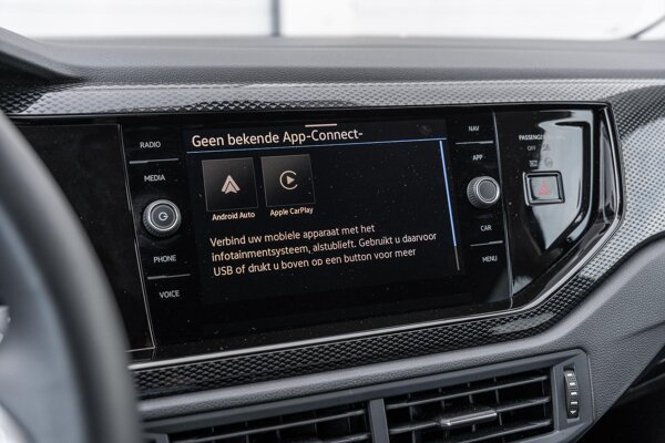 Apple Carplay/Android Auto Apple Carplay/Android Auto