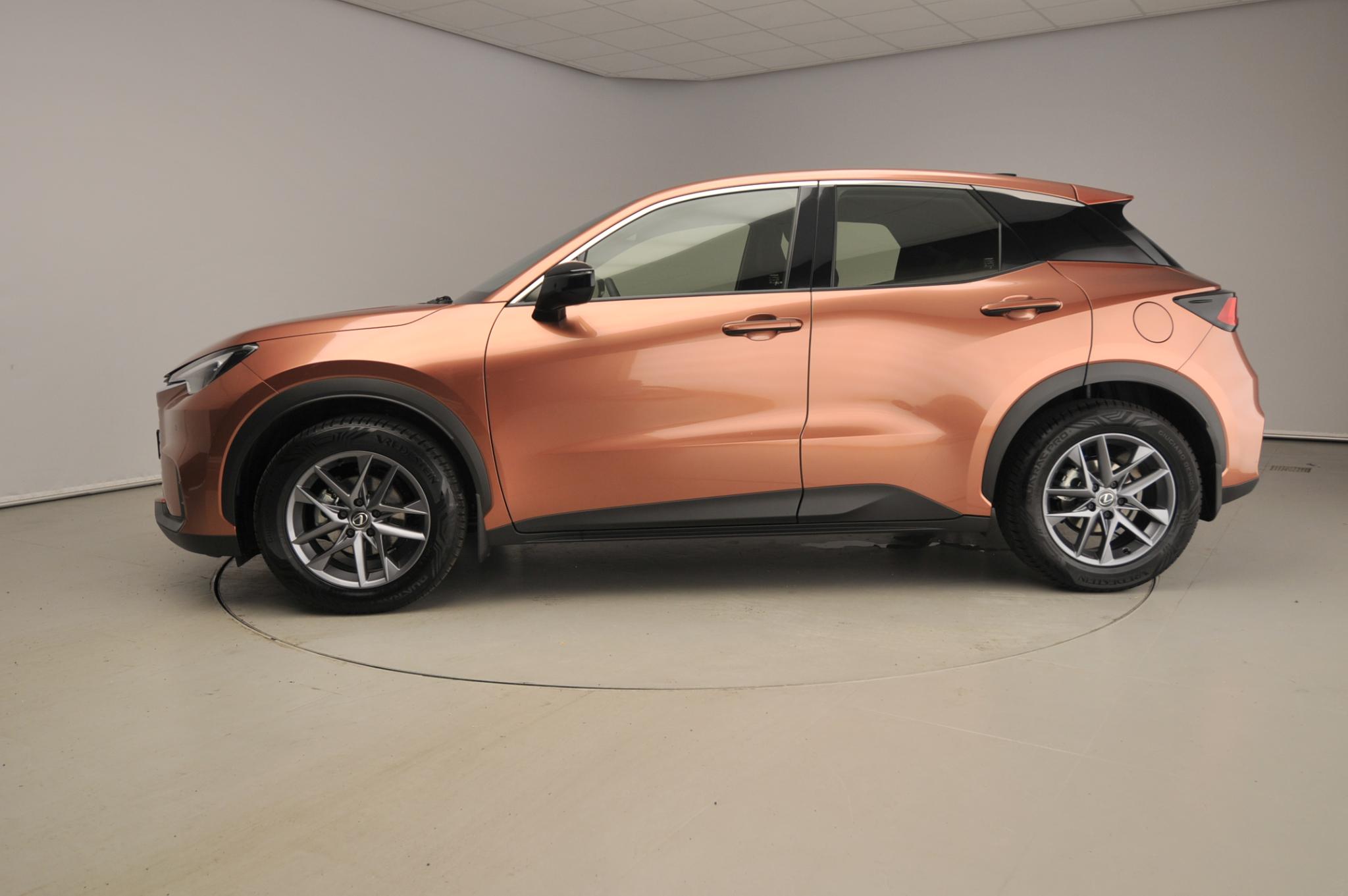 Lexus LBX 2WD - Afbeelding 2