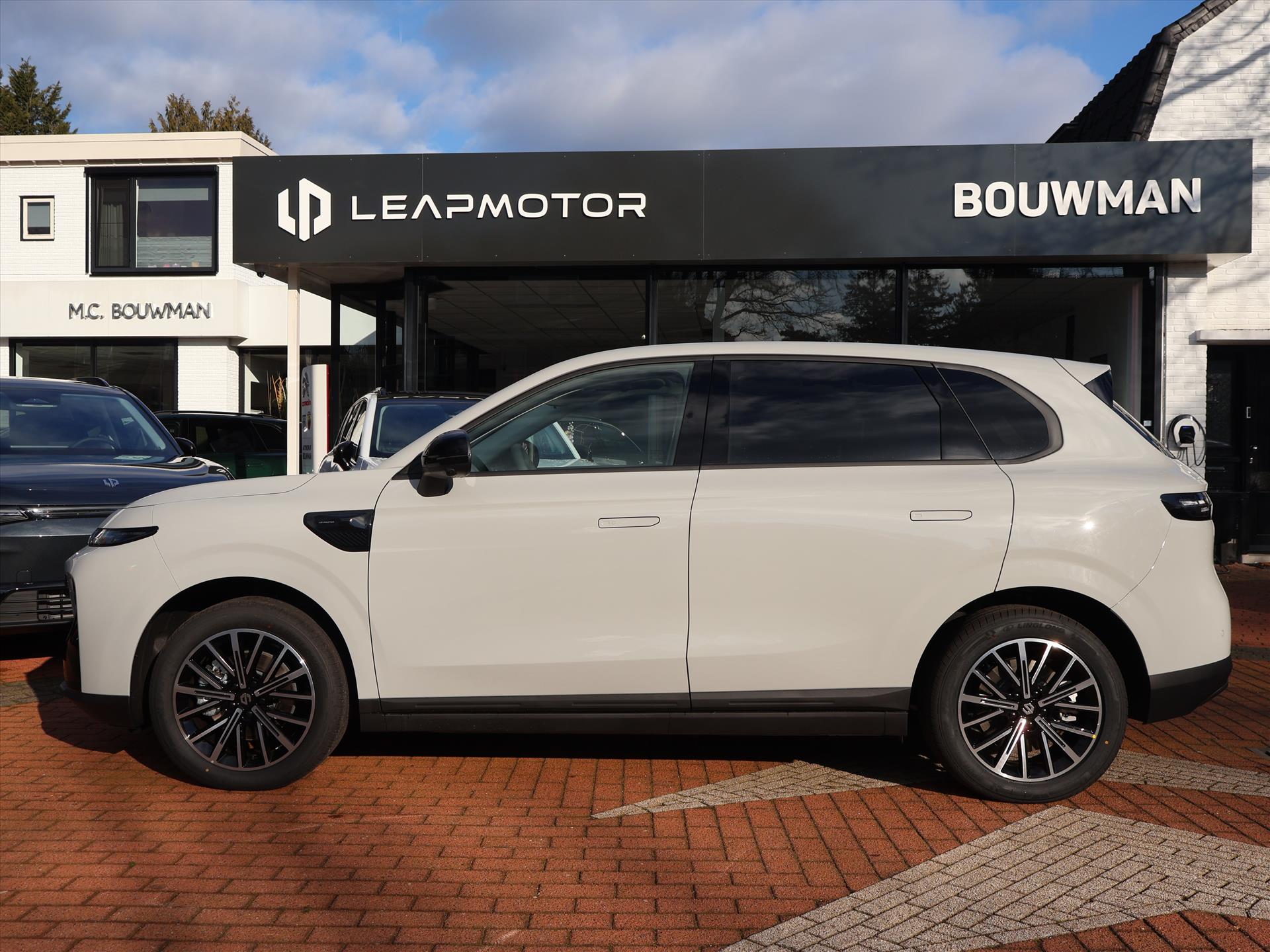 Leapmotor B10 Hybrid EV 18,8 kWh 218PK Automaat Design NIEUW, Rijklaarprijs | Stoelventilatie | Stoelverwarming | Panoramadak | Navigatie - Afbeelding 2