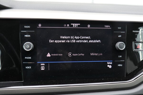 Apple Carplay/Android Auto Apple Carplay/Android Auto