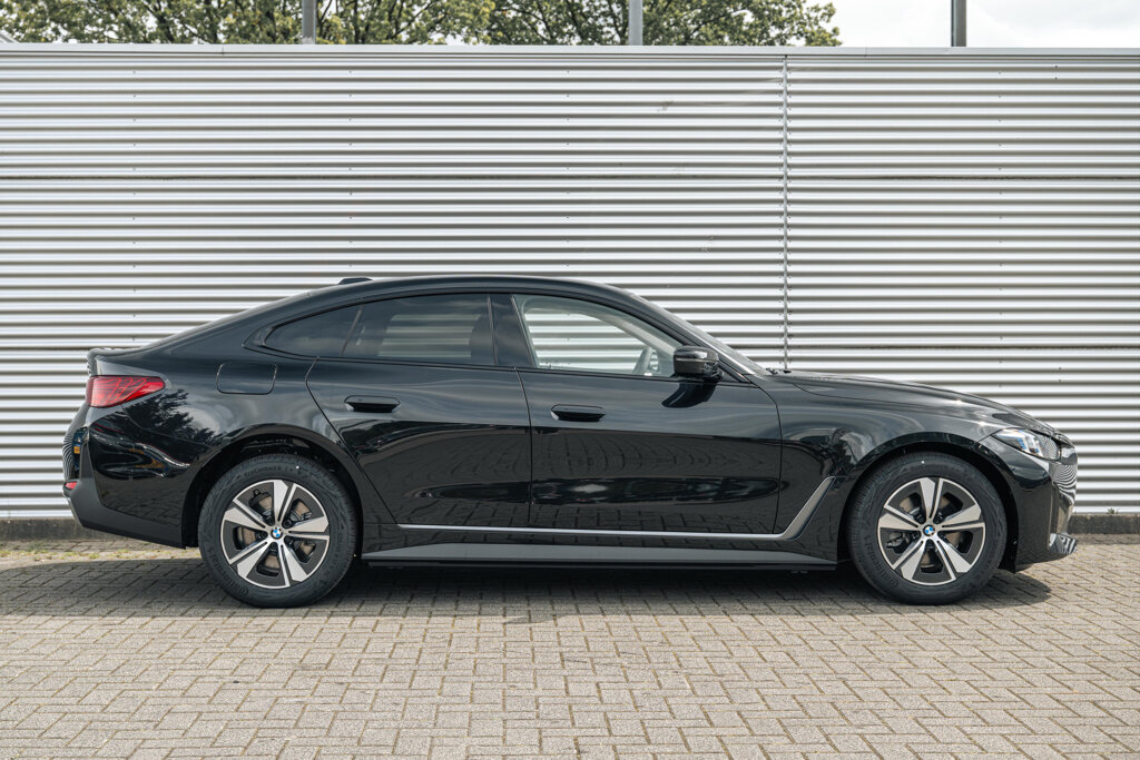 BMW i4 3