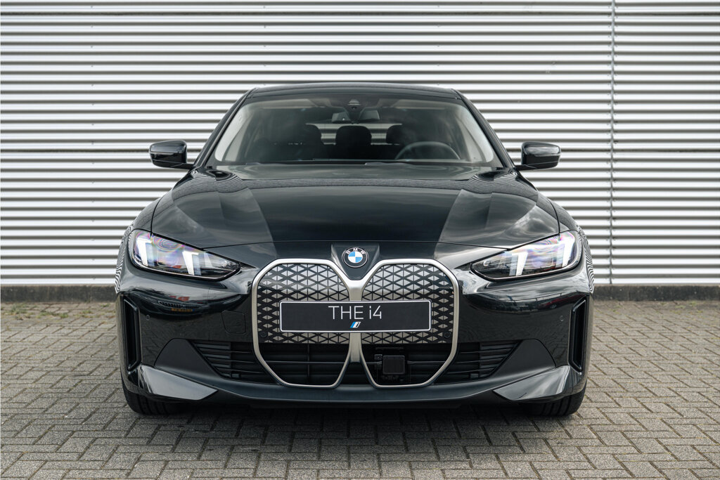 BMW i4 10