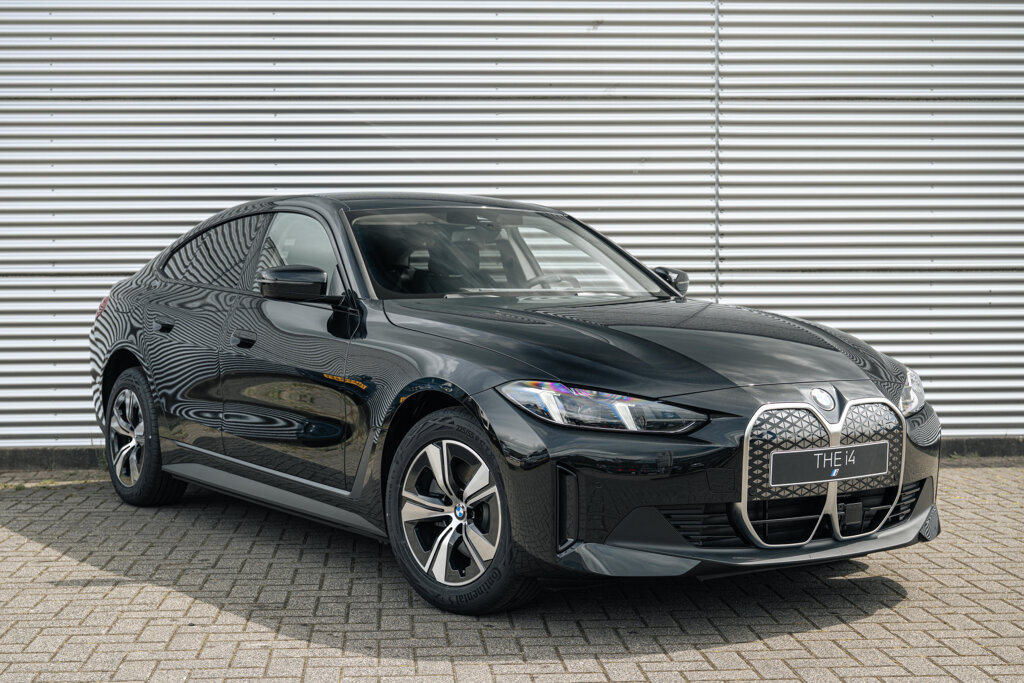 BMW i4 11