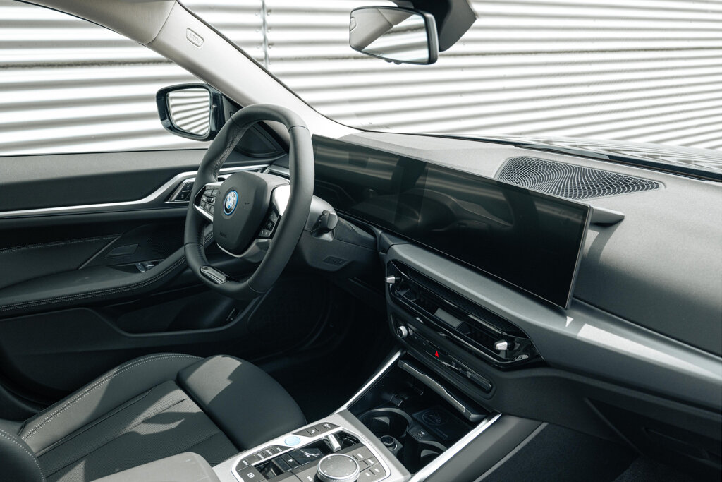 BMW i4 12